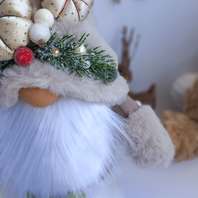 Tomte lutin de Noël au bonnet beige et ses 2 citrouilles dorées