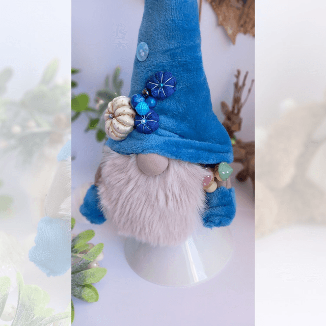 Tomte lutin de Noël au bonnet bleu et citrouilles 